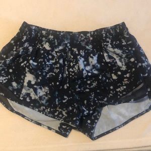 Lululemon Hotty Hot Shorts 2.5” Sz 8